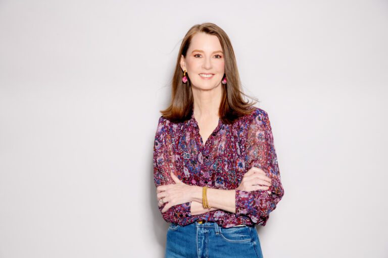 Gretchen Rubin portrait by Miranda Penn Turin